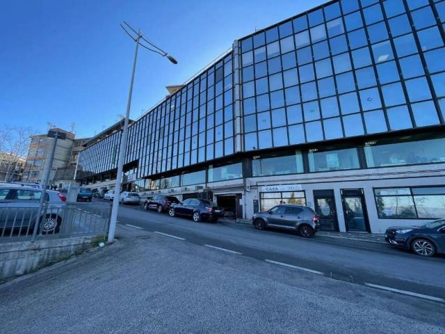 Locale Commerciale in affitto a Ariano Irpino, Campania