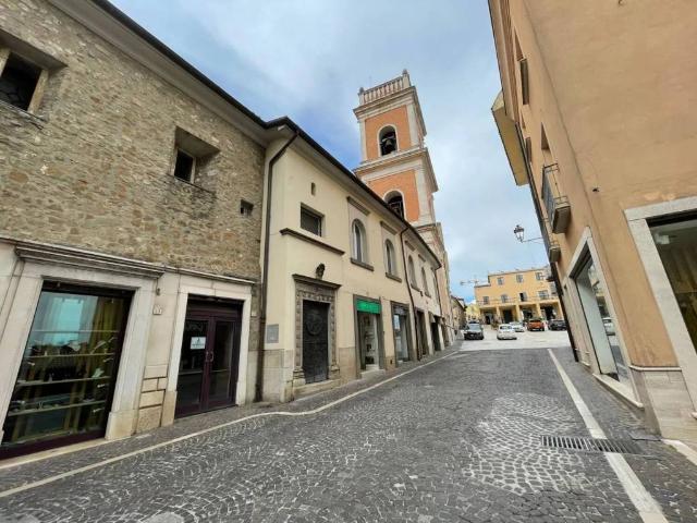 Locale Commerciale in affitto a Ariano Irpino, Campania