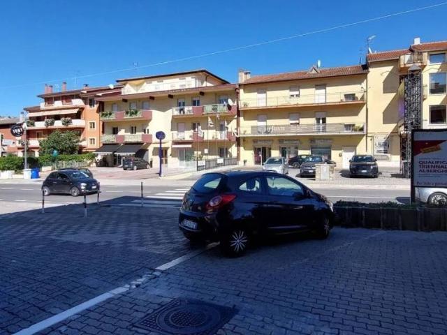 Locale Commerciale in affitto a Ariano Irpino, Campania