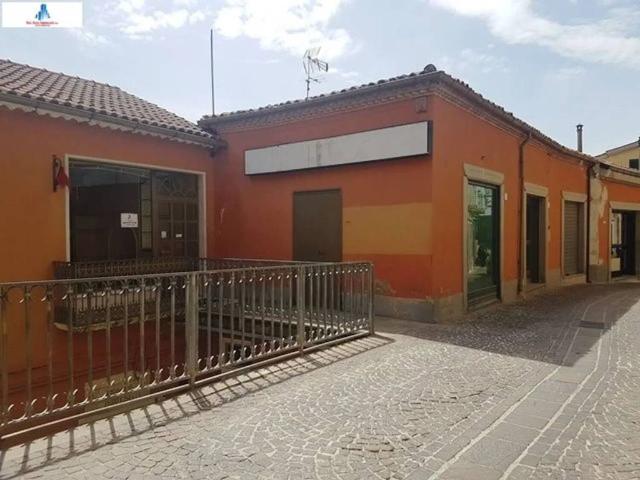 Locale Commerciale in affitto a Ariano Irpino, Campania