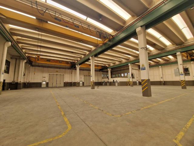Locale Commerciale in affitto a Arluno, Lombardia