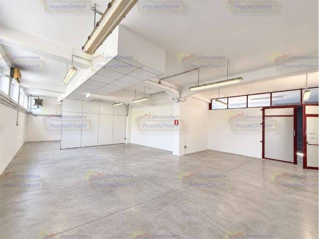 Locale Commerciale in affitto a Regione Siberia, Arona
