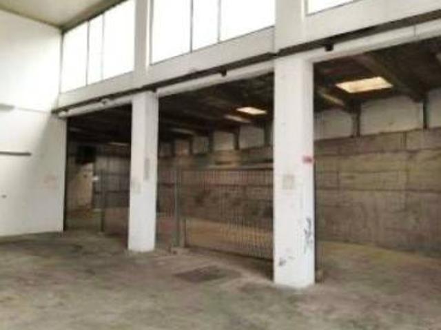Locale Commerciale in affitto a Arosio, Lombardia
