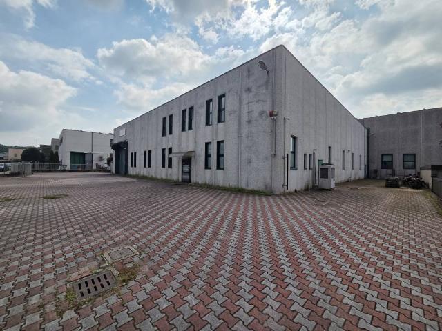 Locale Commerciale in affitto a Arsago Seprio, Lombardia
