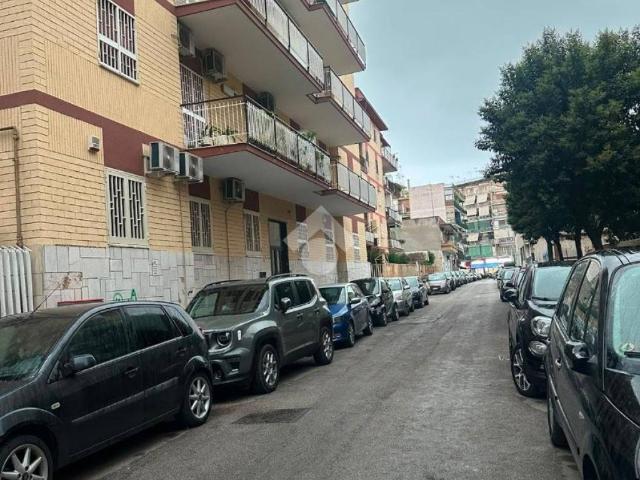 Locale Commerciale in affitto a Arzano, Campania