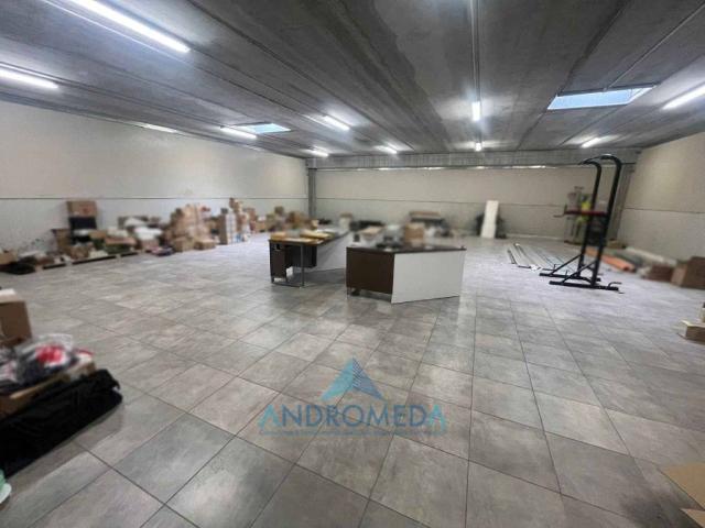 Locale Commerciale in affitto a Arzano, Campania