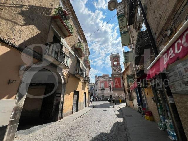 Locale Commerciale in affitto a Arzano, Campania
