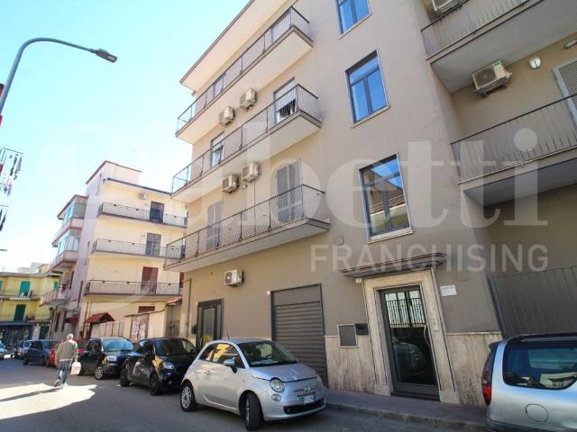 Locale Commerciale in affitto a Arzano, Campania