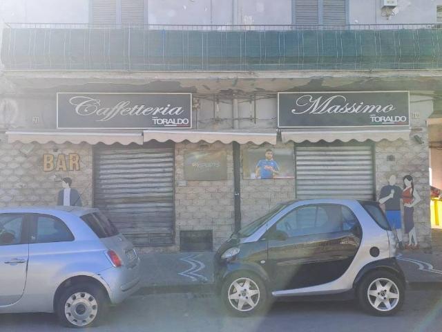 Locale Commerciale in affitto a Arzano, Campania