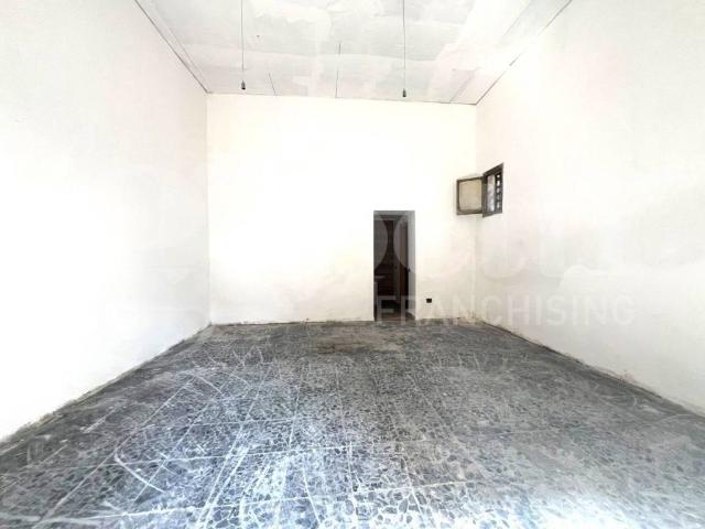 Locale Commerciale in affitto a Arzano, Campania