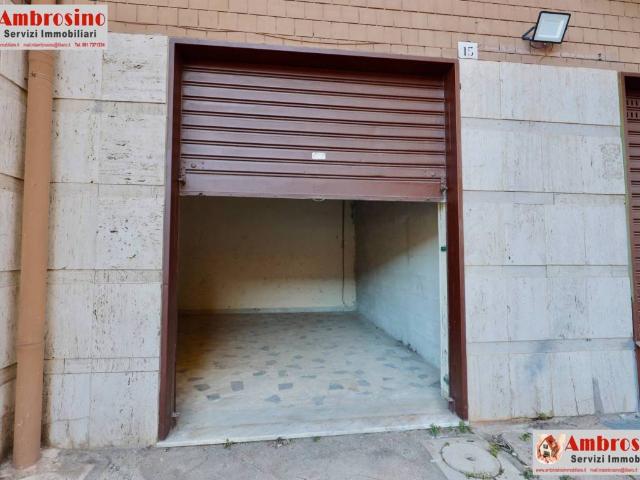 Locale Commerciale in affitto a Arzano, Campania