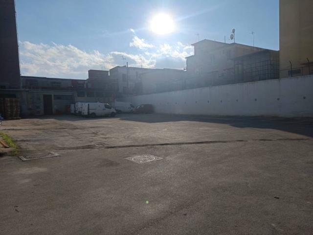 Locale Commerciale in affitto a Arzano, Campania
