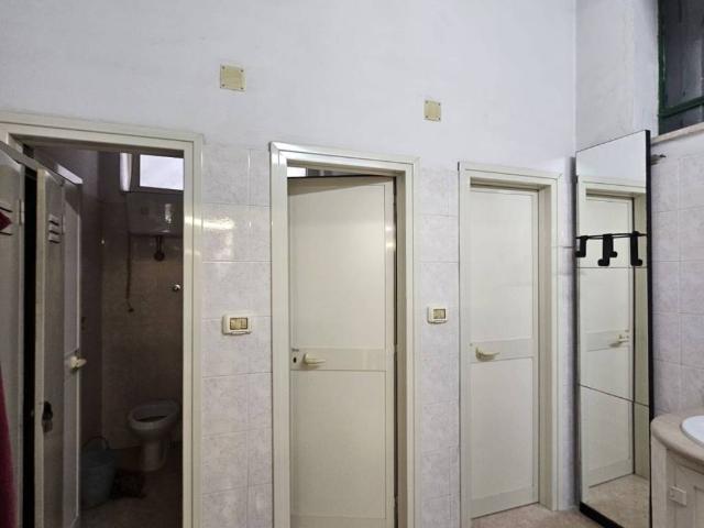 Locale Commerciale in affitto a Arzano, Campania