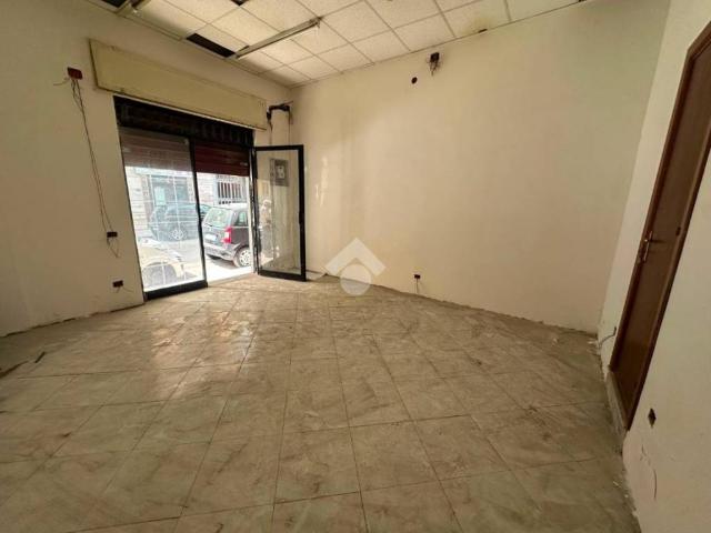 Locale Commerciale in affitto a Arzano, Campania