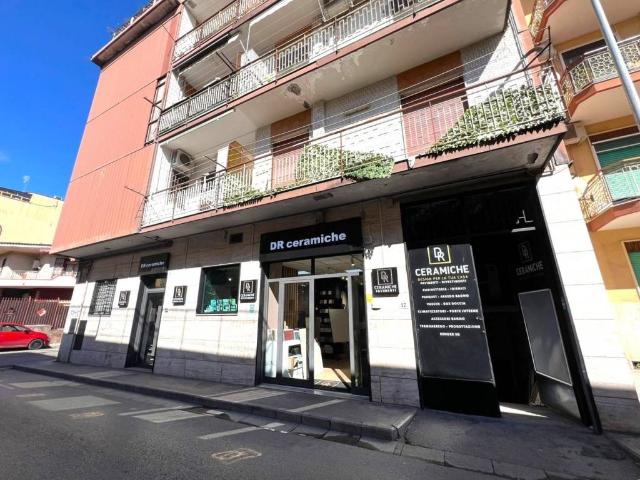Locale Commerciale in affitto a Arzano, Campania