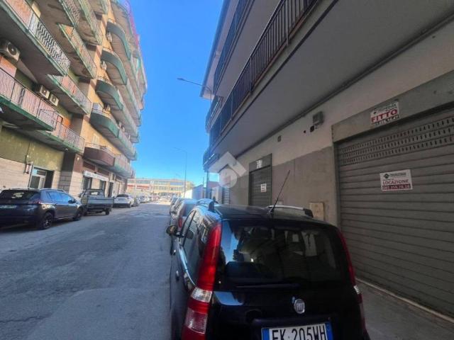 Locale Commerciale in affitto a Arzano, Campania