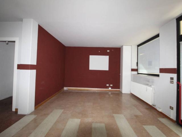 Locale Commerciale in affitto a San Bortolo, Arzignano