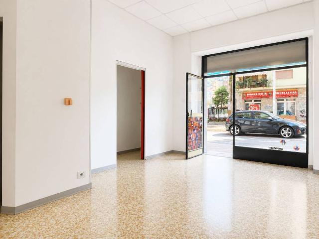 Locale Commerciale in affitto a Porta Maggiore, Marche
