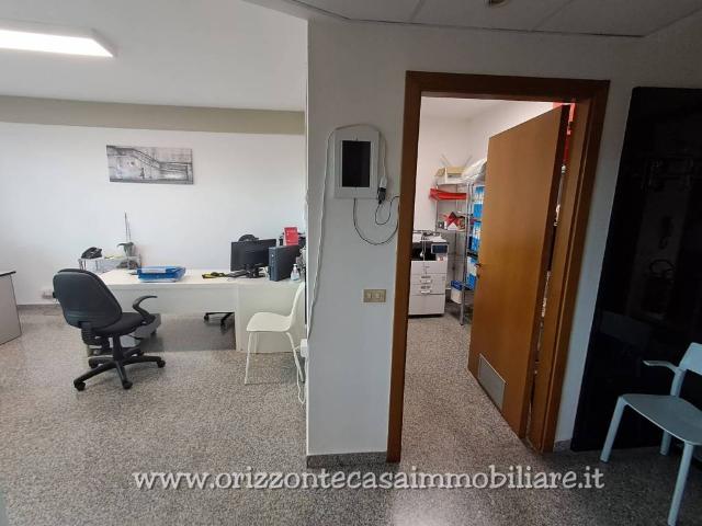 Locale Commerciale in affitto a Porta Maggiore, Marche