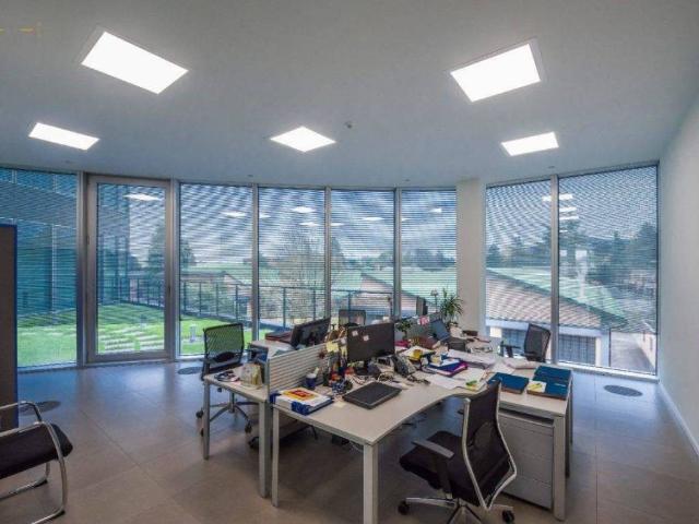 Locale Commerciale in affitto a Monticelli, Marche
