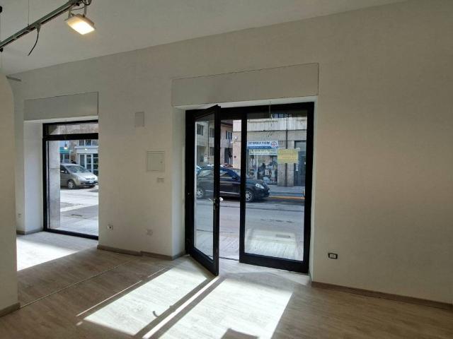 Locale Commerciale in affitto a Porta Maggiore, Marche