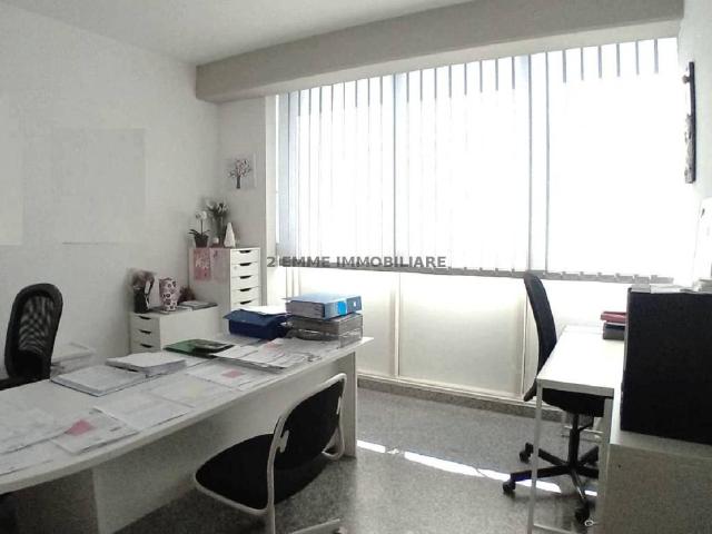 Locale Commerciale in affitto a Porta Maggiore, Marche