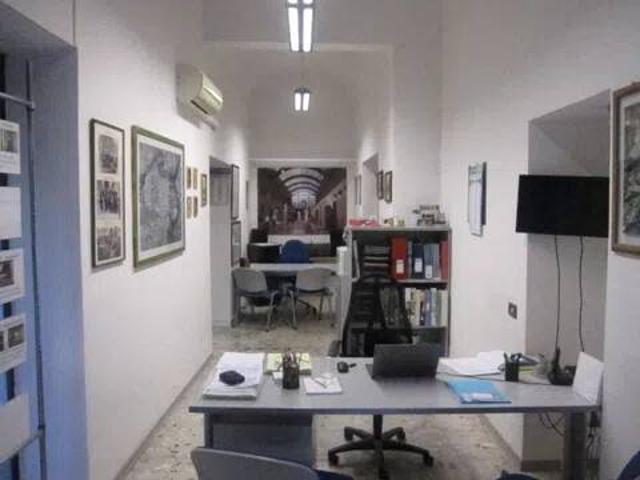 Locale Commerciale in affitto a San Venanzio, Marche
