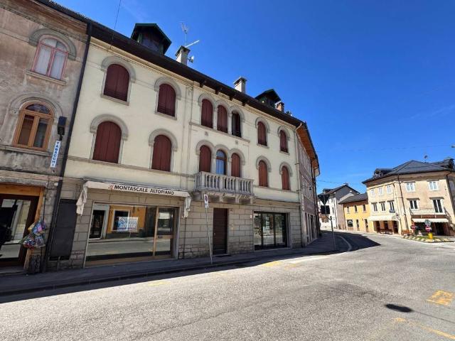 Locale Commerciale in affitto a Hodegart, Asiago