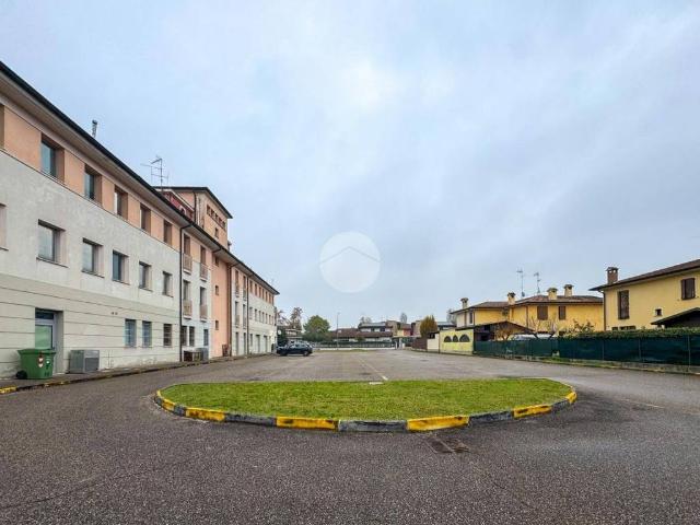 Locale Commerciale in affitto a Asola, Lombardia