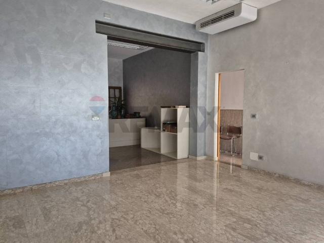 Locale Commerciale in affitto a Asola, Lombardia