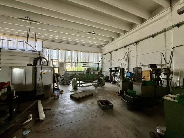 Locale Commerciale in affitto a Assago, Lombardia