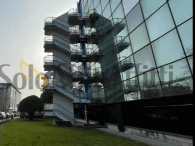 Locale Commerciale in affitto a Bazzana Inferiore, Assago