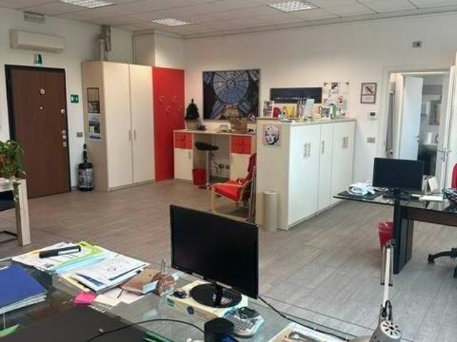 Locale Commerciale in affitto a Bazzana Inferiore, Assago