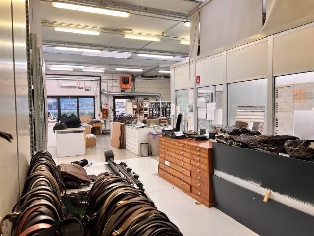 Locale Commerciale in affitto a Assago, Lombardia