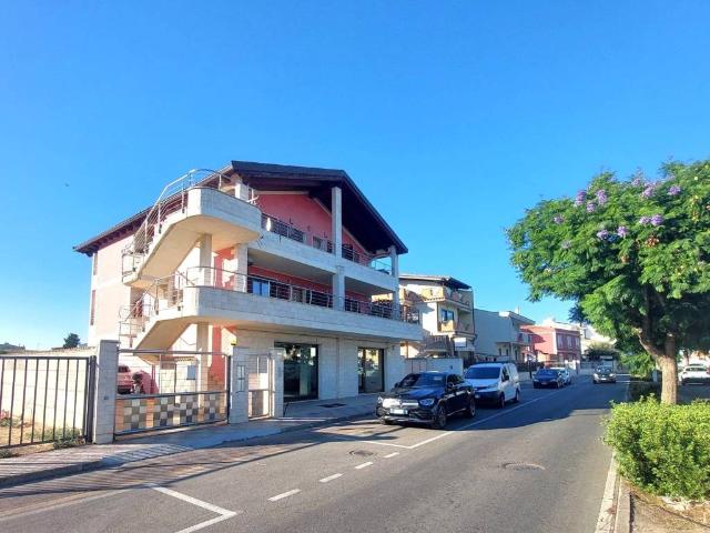 Locale Commerciale in affitto a Piri Piri, Assemini
