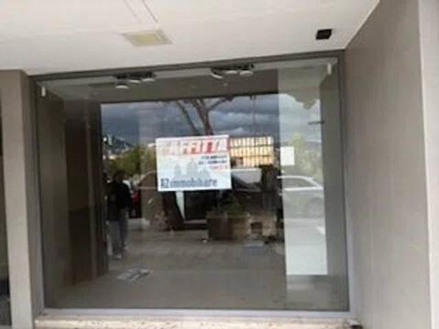 Locale Commerciale in affitto a Assisi, Umbria