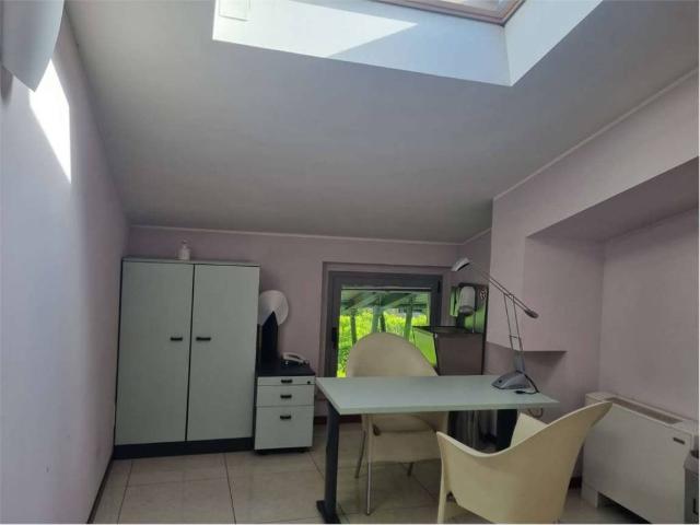 Locale Commerciale in affitto a Santa Maria degli Angeli, Assisi