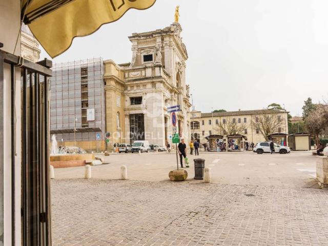 Locale Commerciale in affitto a Assisi, Umbria