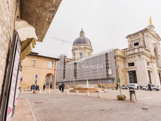 Locale Commerciale in affitto a Assisi, Umbria