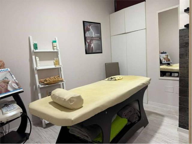 Locale Commerciale in affitto a Santa Maria degli Angeli, Assisi