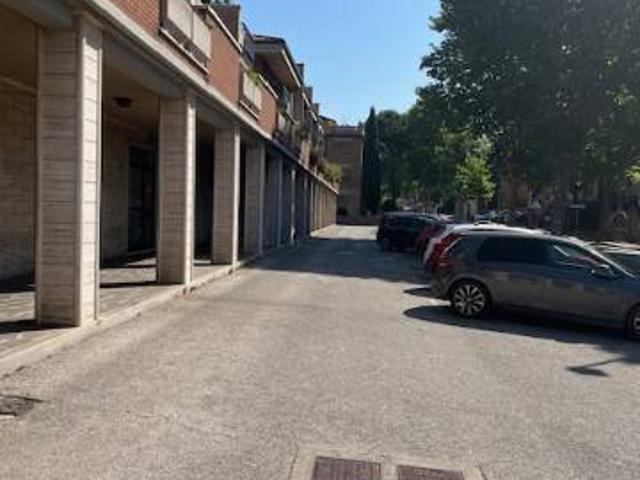 Locale Commerciale in affitto a Santa Maria degli Angeli, Assisi