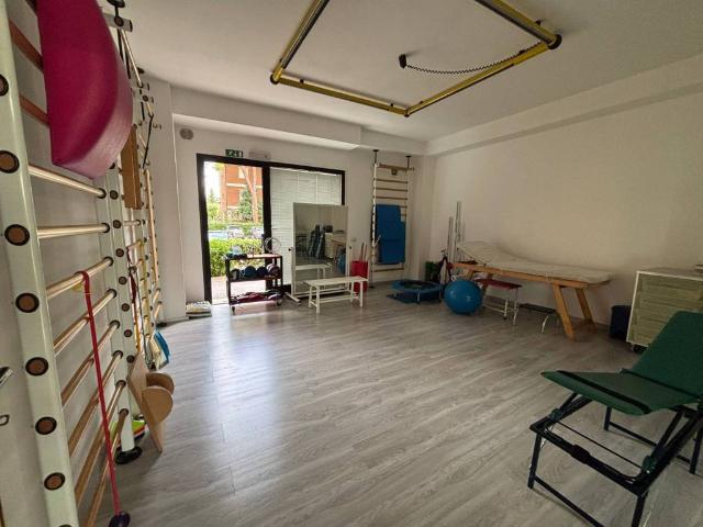 Locale Commerciale in affitto a Assisi, Perugia