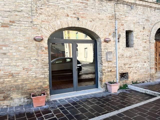Locale Commerciale in affitto a Assisi, Umbria