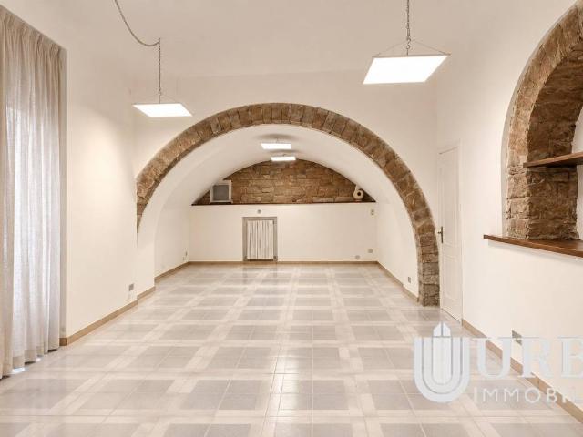 Locale Commerciale in affitto a Assisi, Umbria