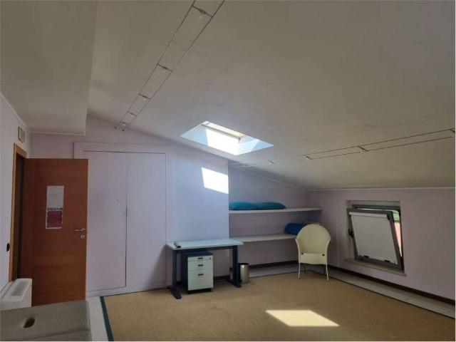 Locale Commerciale in affitto a Santa Maria degli Angeli, Assisi