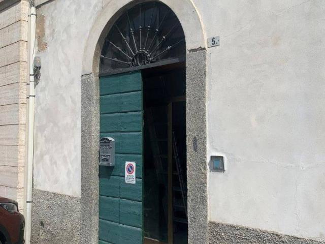 Locale Commerciale in affitto a Pagnano, Asso