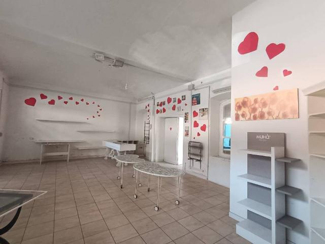 Locale Commerciale in affitto a Piemonte, Asti