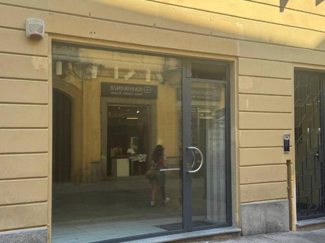 Locale Commerciale in affitto a Rione San Secondo, Piemonte