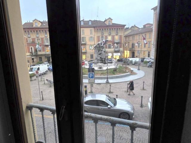 Locale Commerciale in affitto a Rione San Silvestro, Piemonte