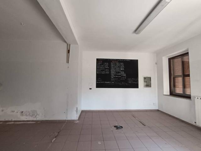 Locale Commerciale in affitto a Piemonte, Asti